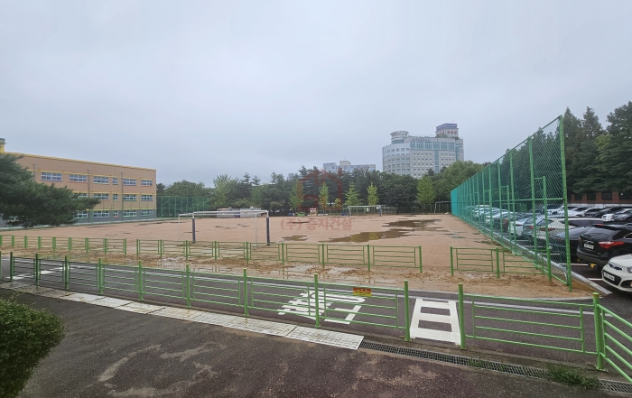 동춘초등학교 운동장 펜스 설치 공사 시공 완료