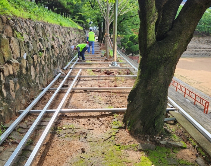 보건고등학교 테크 공사 시공 중 보건고등학교 테크 공사 시공 중