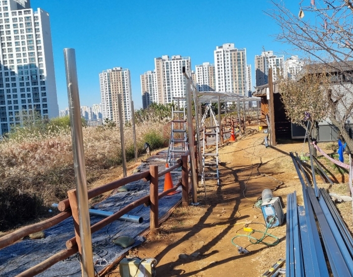 봉재산 황톳길 시공 중 봉재산 황톳길 시공 중