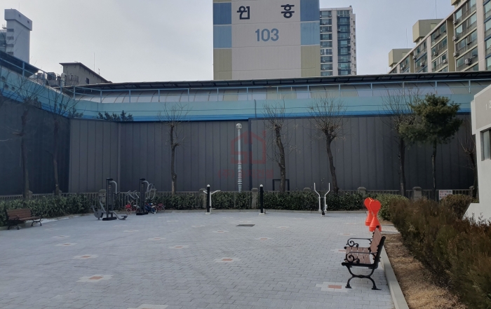 옥련시장 방음벽 판넬 설치 공사 시공 완료 옥련시장 방음벽 판넬 설치 공사 시공 완료