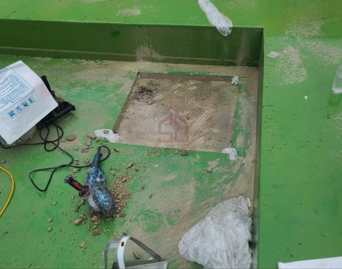 중앙여자고등학교 옥상 점검 사다리 설치 공사 시공 중 중앙여자고등학교 옥상 점검 사다리 설치 공사 시공 중